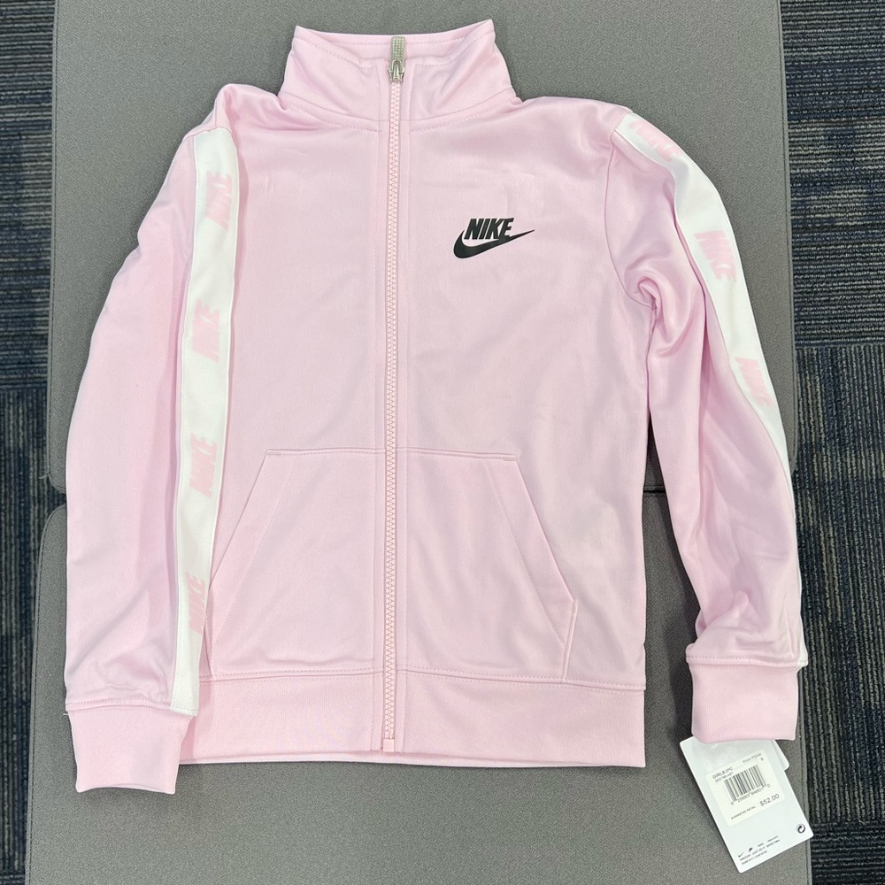 Brand new girl nike set, size 6